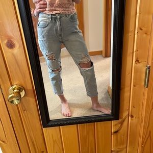 Ripped Mom Jeans MOMOKROM